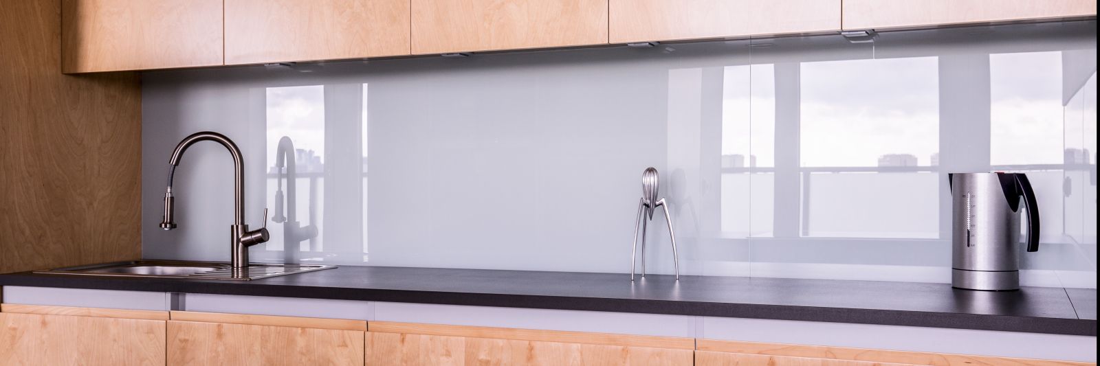 Kuchnia z fartuchem szkło